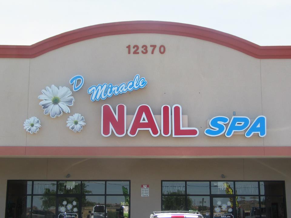 D Miracle Nails Spa logo